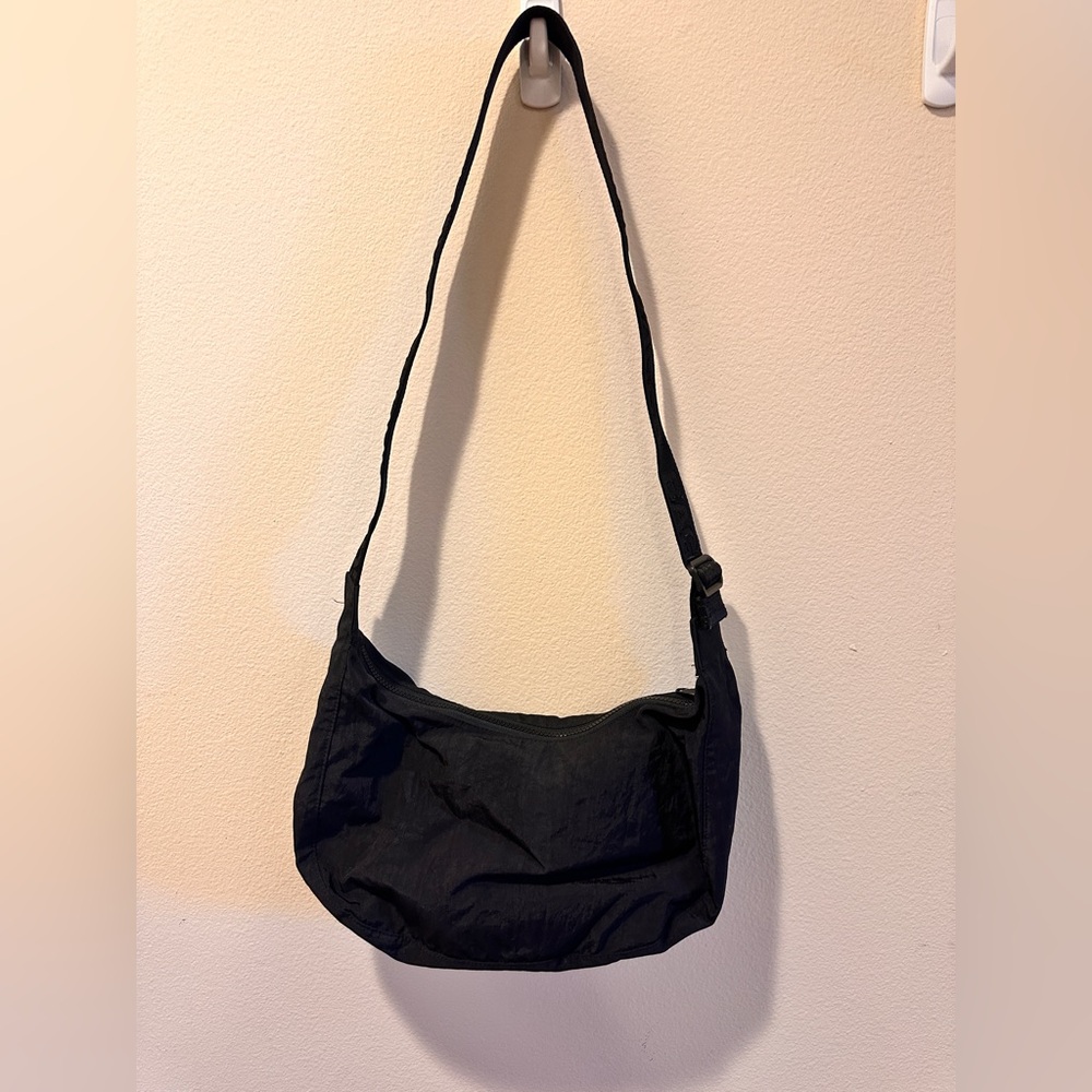Baggu Crescent used and loved from my closet.